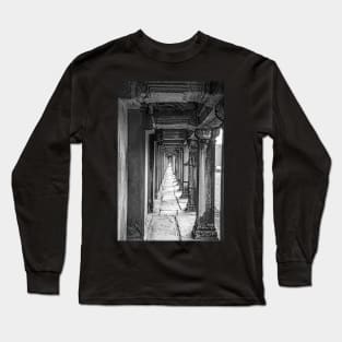 Pillars Along The Gallery, Angkor Wat - BW Long Sleeve T-Shirt